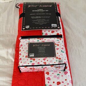 Betsy Johnson valentines reversible 3 piece quilt set size full/queen NWT